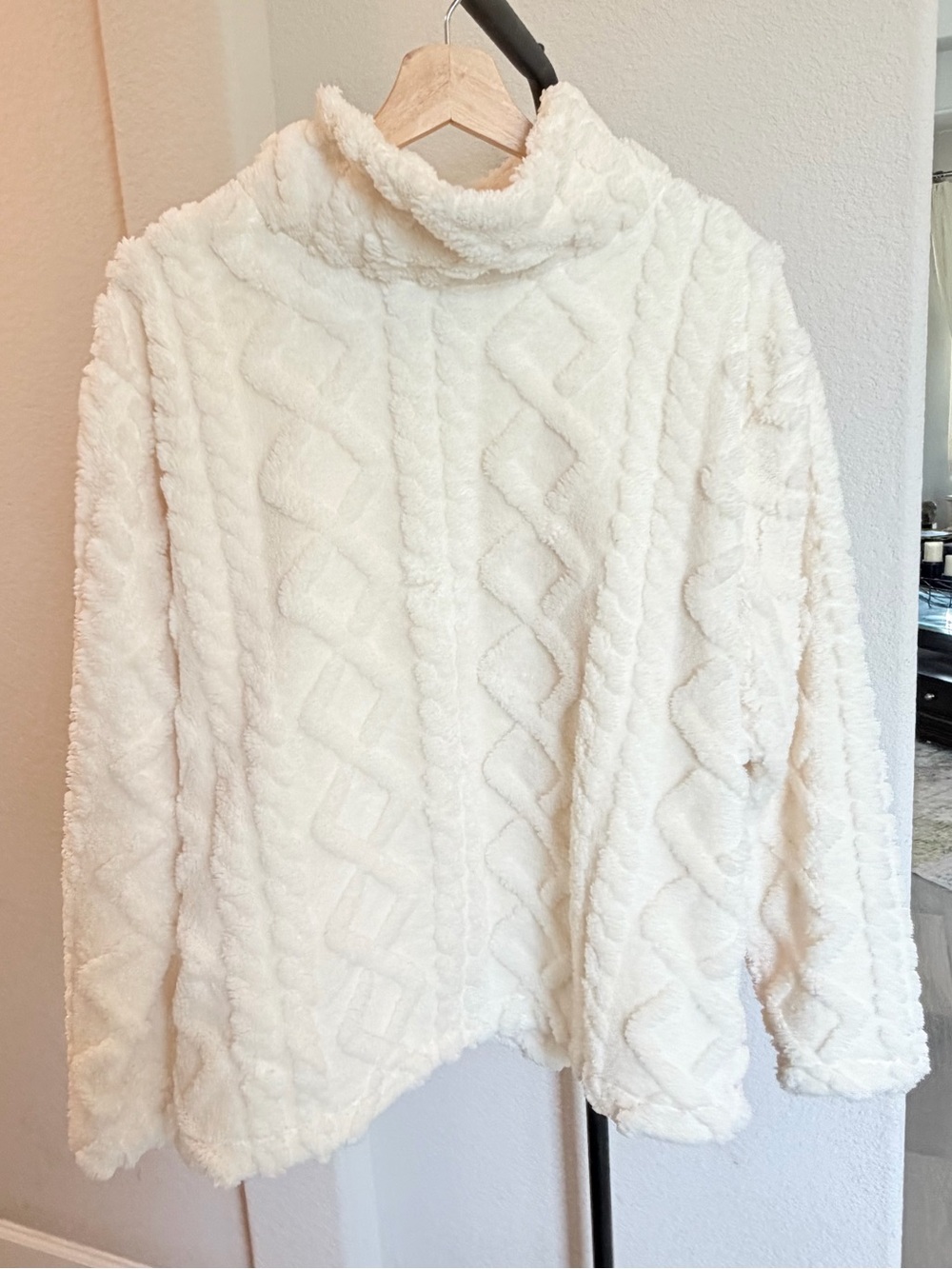 Eddie Bauer Cream Plush Cable Turtleneck Sweater NWOT M
